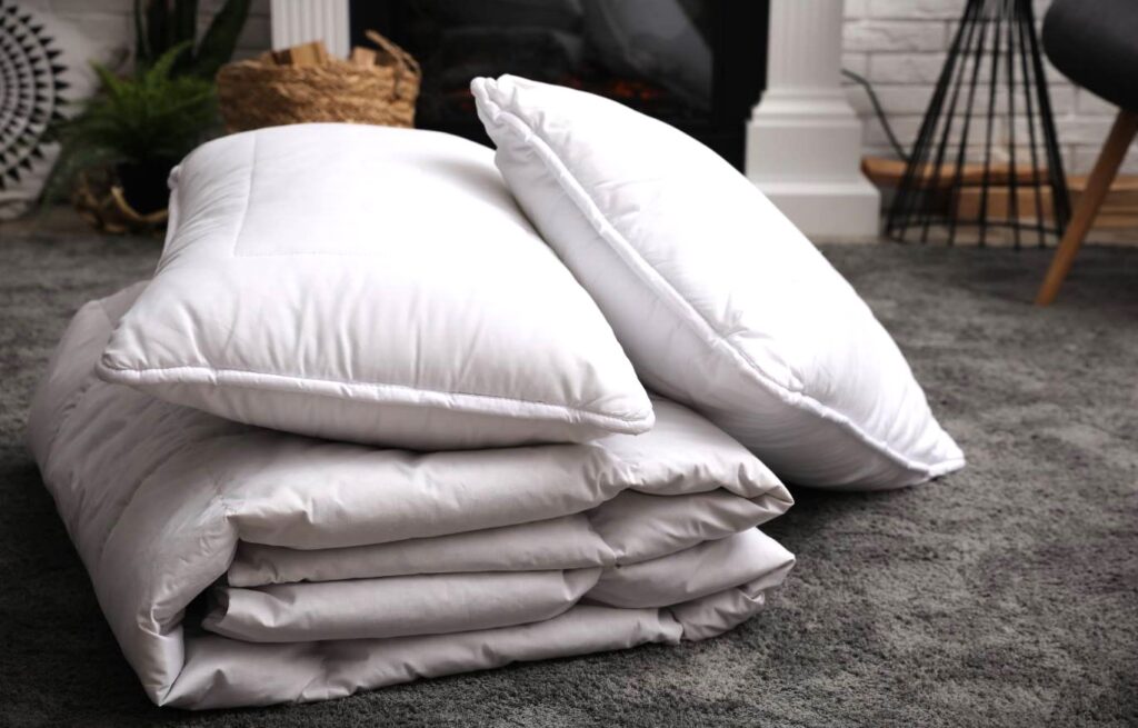 Muista painopeiton pesu ainakin 2 kertaa vuodessa, kuten muidenkin sänkypeittojen pesu. Tyynyjen pesu tulee tehdä 4 kertaa vuodessa.